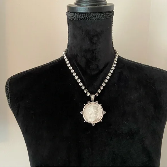 French Kande Swarovsky Crystal Necklace with Goddess of Liberty Medallion. - Picture 7 of 10